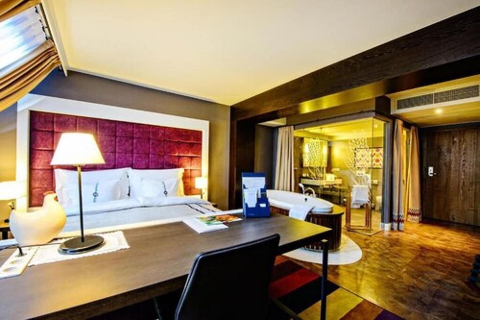 Hotel Bristol Tradition And Luxury Rzeszów Eksteriør billede Suite