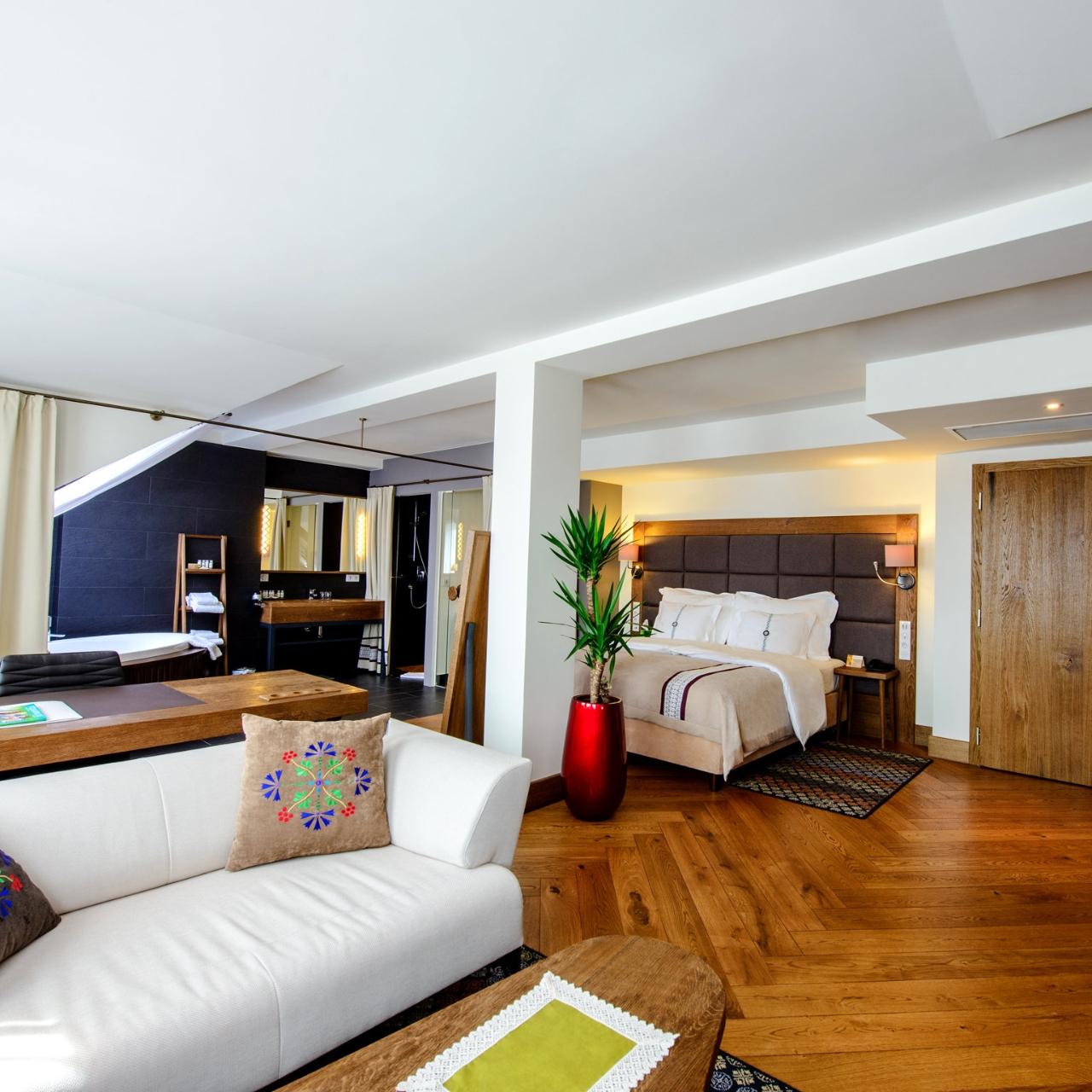 Hotel Bristol Tradition And Luxury Rzeszów Eksteriør billede Suite at the Hotel