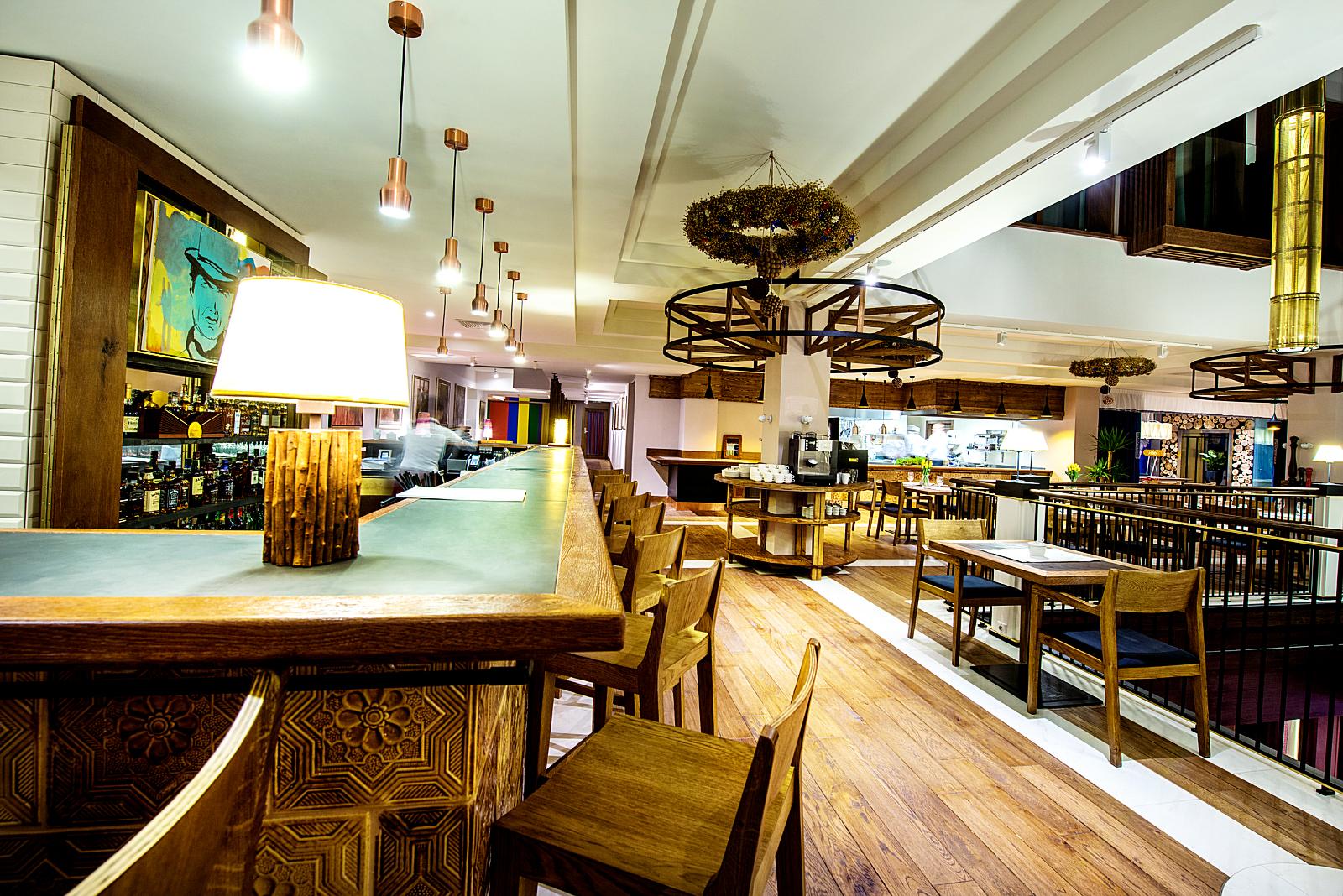 Hotel Bristol Tradition And Luxury Rzeszów Eksteriør billede The interior of the restaurant