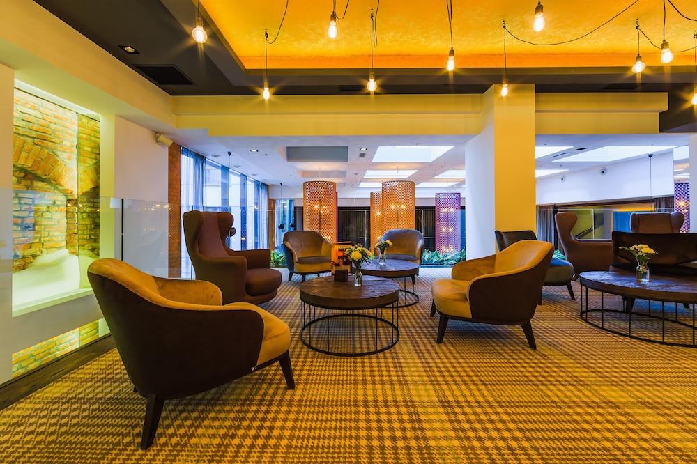 Hotel Bristol Tradition And Luxury Rzeszów Eksteriør billede The lobby of the hotel