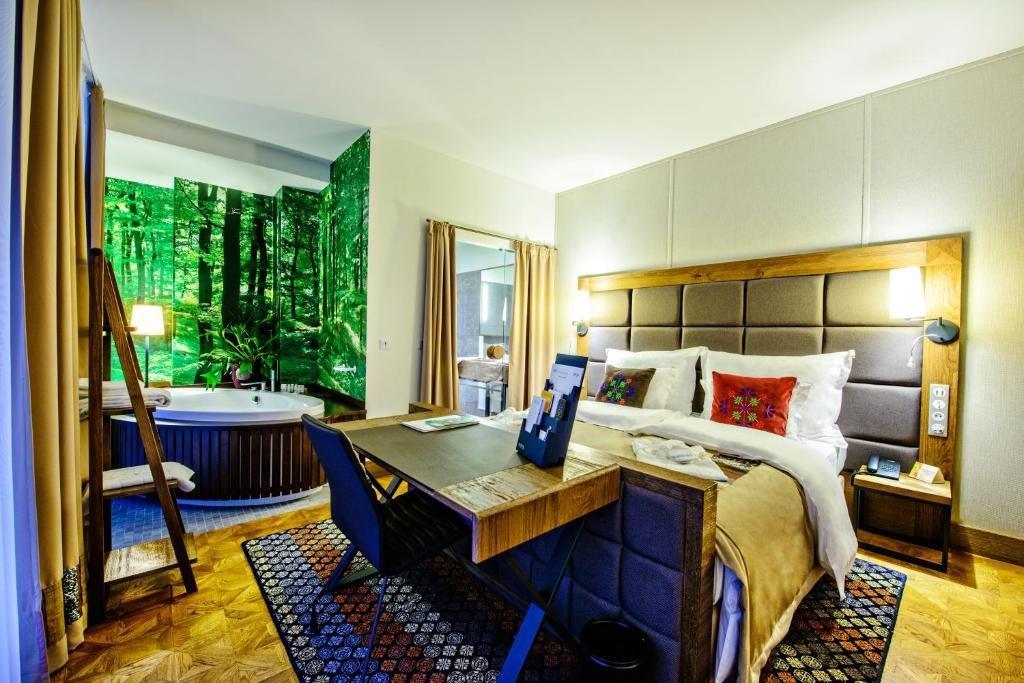 Hotel Bristol Tradition And Luxury Rzeszów Eksteriør billede A room at the hotel