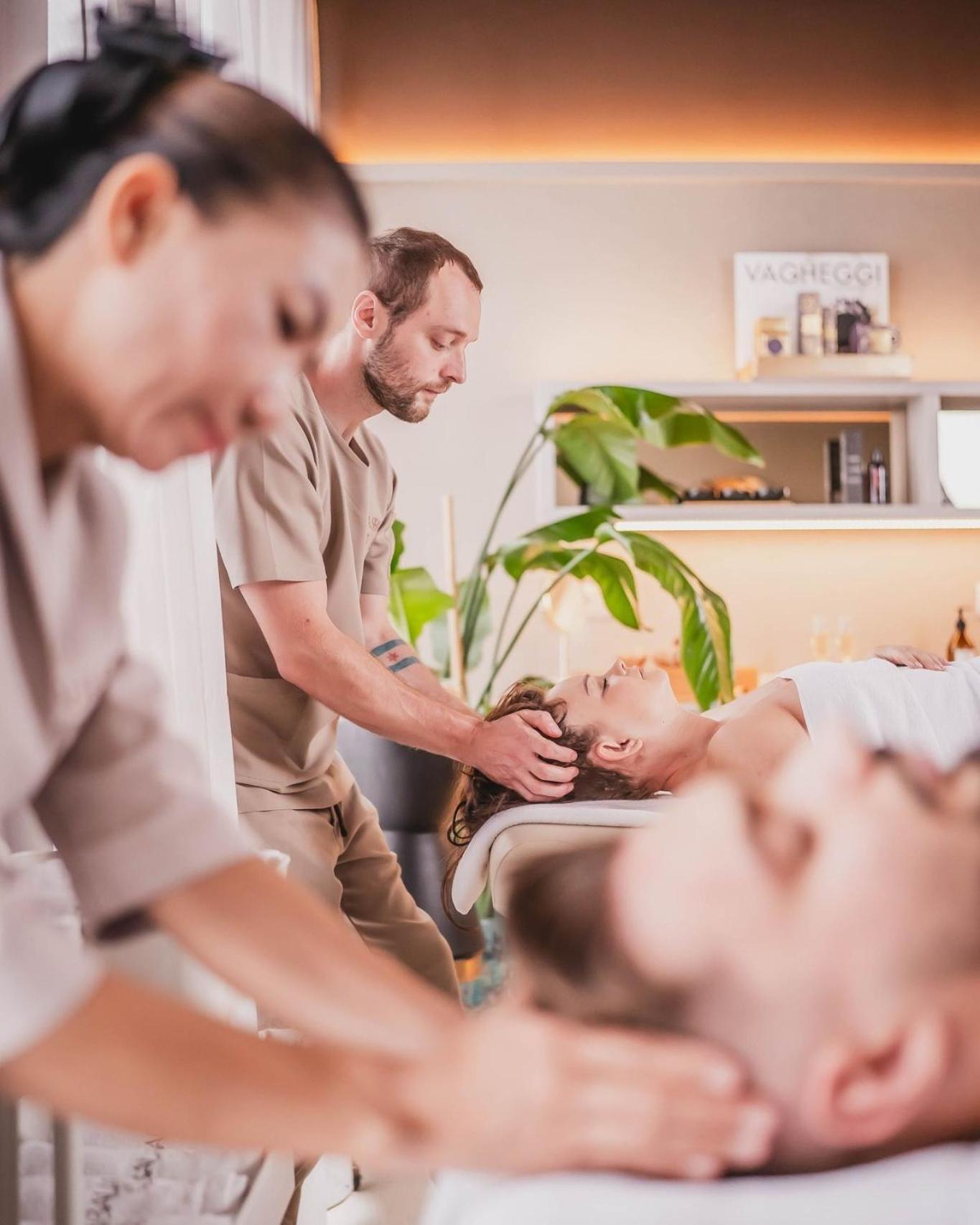 Hotel Bristol Tradition And Luxury Rzeszów Eksteriør billede A massage therapist working on a client