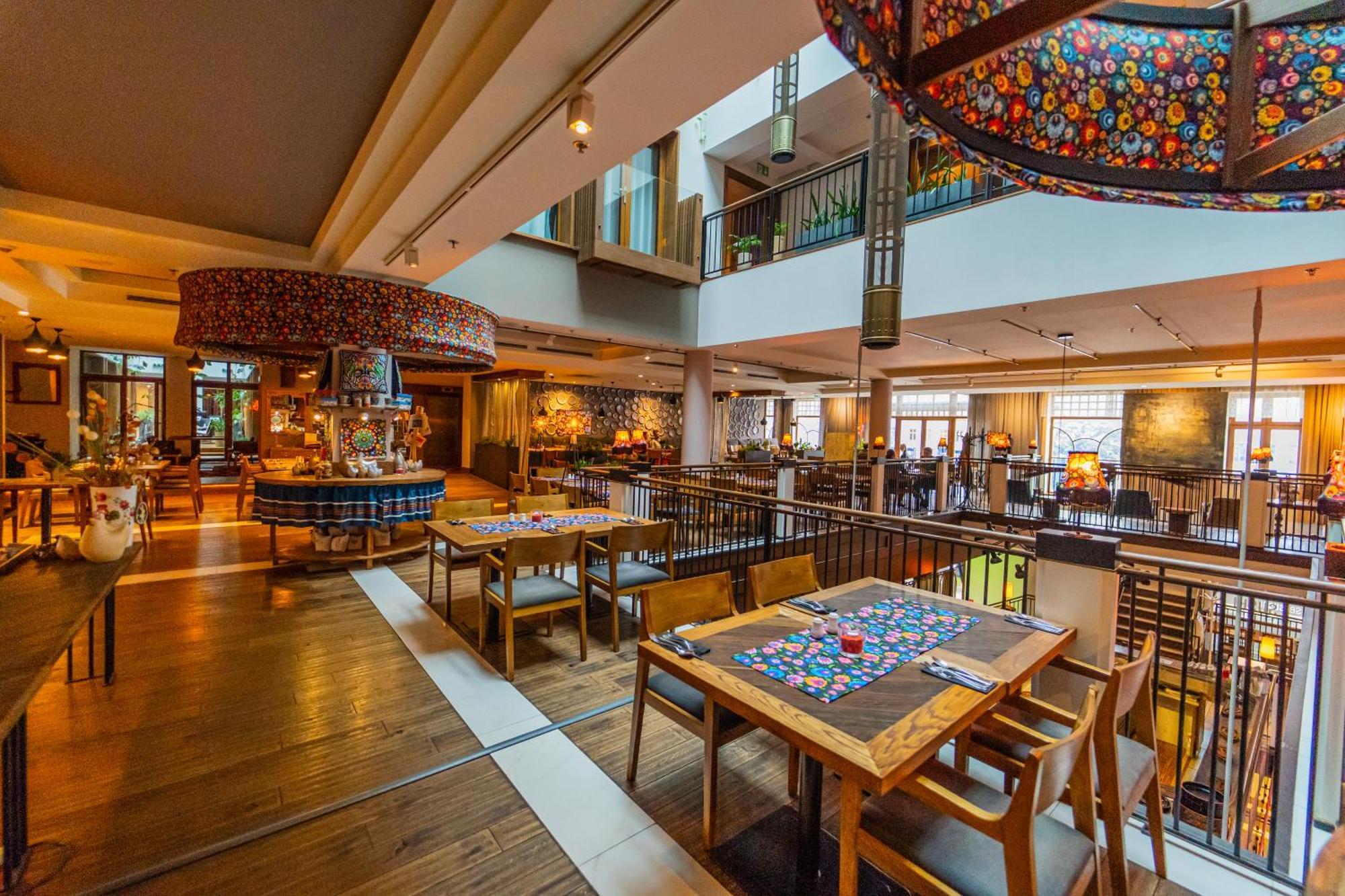 Hotel Bristol Tradition And Luxury Rzeszów Eksteriør billede The restaurant